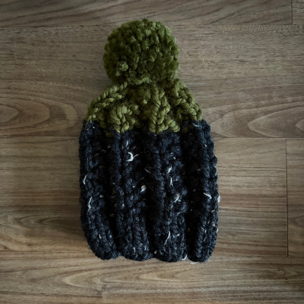 READY TO SHIP! Kids S, Colorblock Hat in Flecked Black/Moss