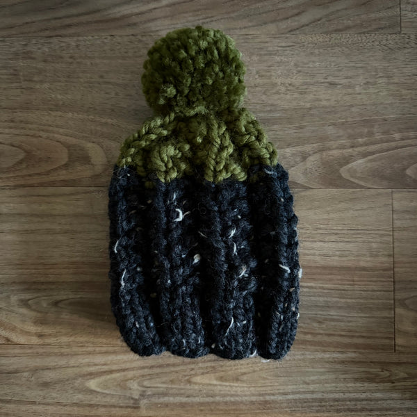 READY TO SHIP! Kids S, Colorblock Hat in Flecked Black/Moss