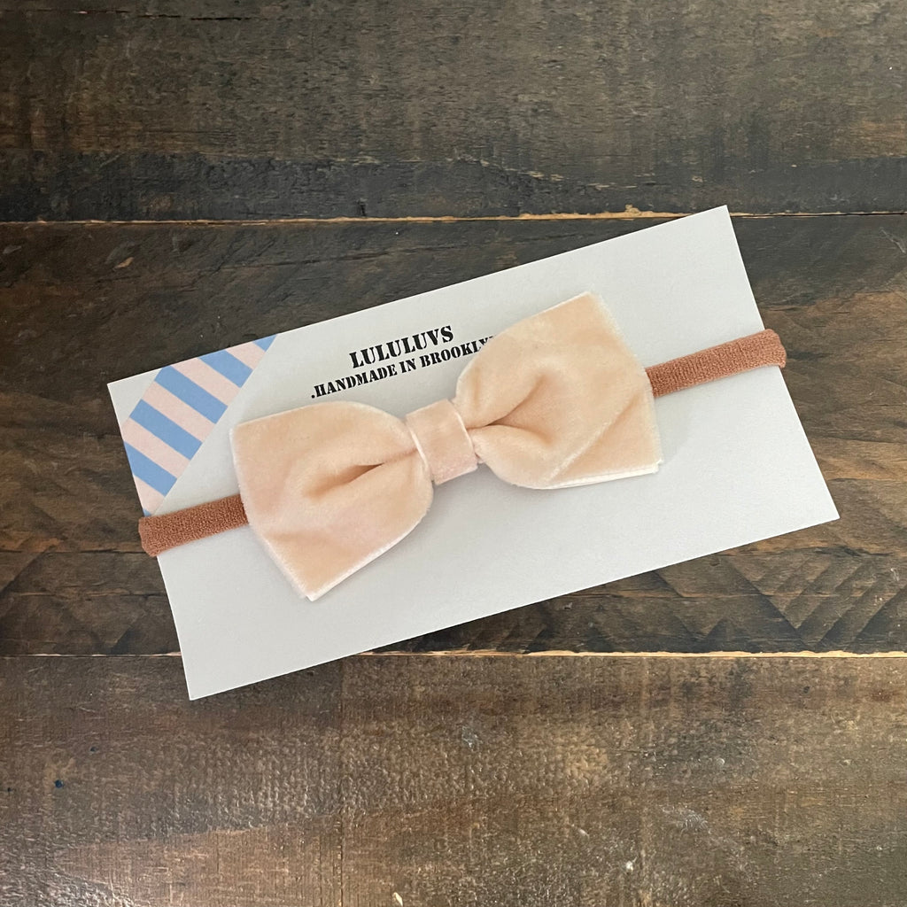 Baby Velvet Bow, Porcelain