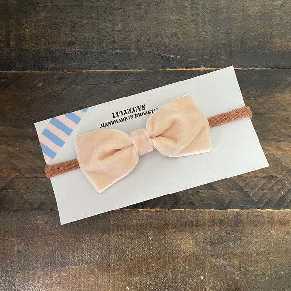 Baby Velvet Bow, Porcelain