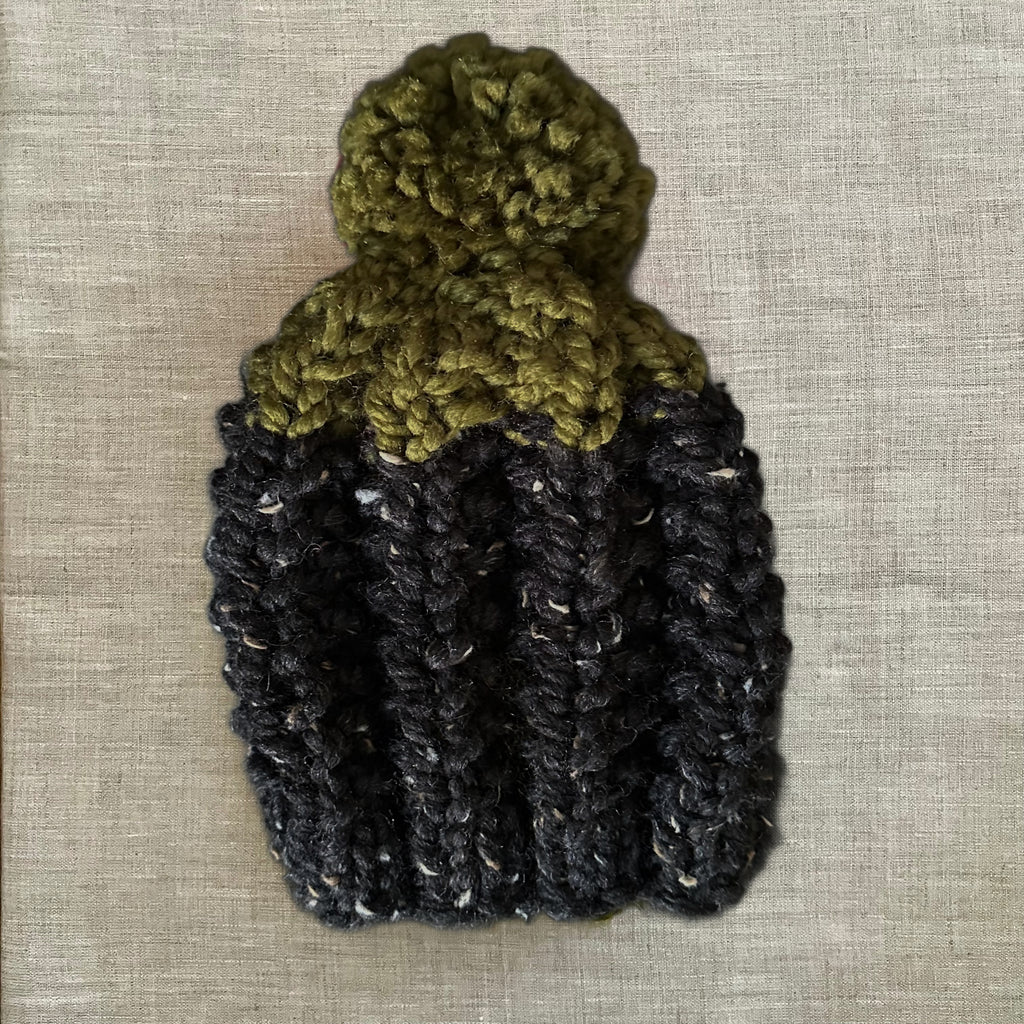 READY TO SHIP! Kids XS, Colorblock Hat in Flecked Black/Moss